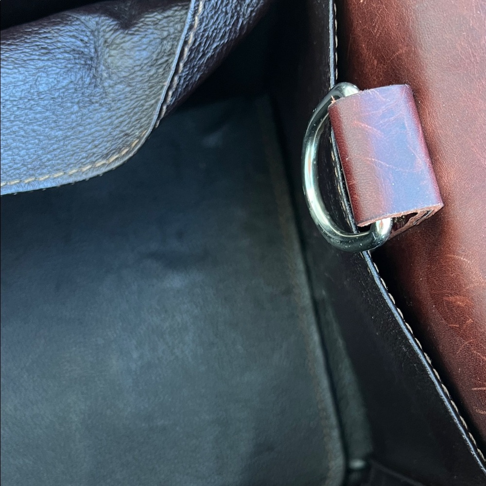 Saddleback leather - side pocket leather duffel bag. - Picture 9 of 14